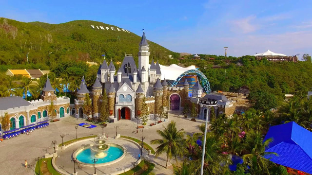 Винперл, Нячанг, Вьетнам с воздуха. Vinpearl, Nha Trang, Vietnam flying camera.