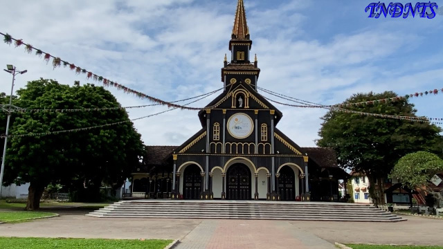 SI&Ecirc;U PHẨM NH&Agrave; THỜ KONTUM (NH&Agrave; THỜ GỖ)