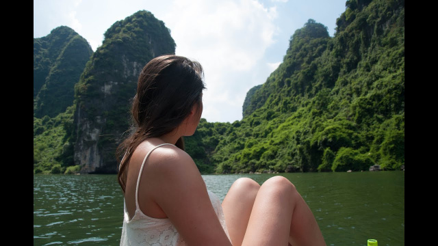 Floating around Trang An | NINH BINH, VIETNAM