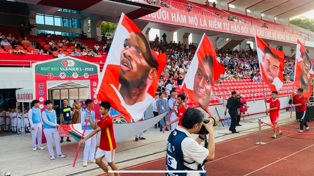 CĐV Hải Ph&ograve;ng M&uacute;a Cờ Quanh S&acirc;n, Diễn Biến 2 Đội B&oacute;ng Hải Ph&ograve;ng V&agrave; Topenland B&igrave;nh Định Trước Trận Đấu