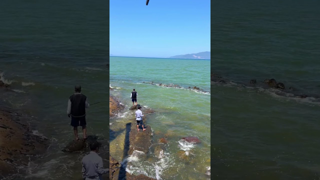 Рыбалка во Вьетнаме, морская рыбалка Нячанг, вьетнамцы рыбачат с городского пляжа, настоящий Вьетнам