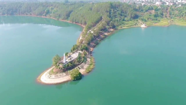 To&agrave;n cảnh Biển Hồ Plaiku Gia Lai từ g&oacute;c quay flycam Phi T&ugrave;ng