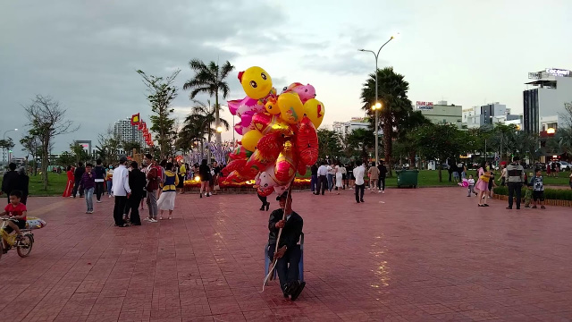 tp tuy ho&agrave; chiều m&ugrave;ng 2 tết .