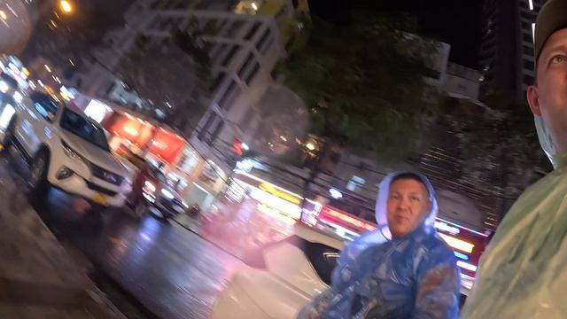 Ночной Нячанг. Дождь