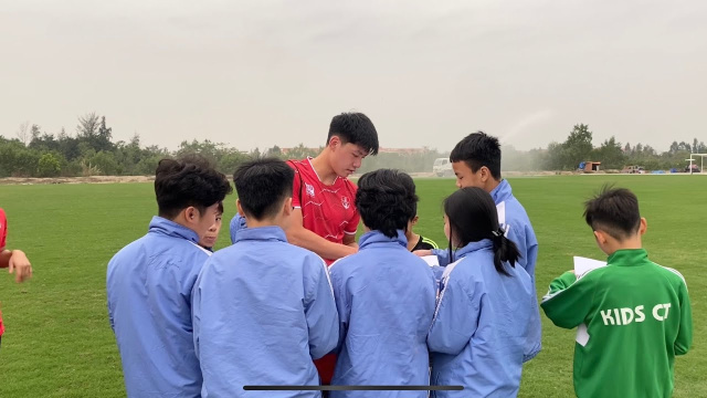 Kết Th&uacute;c Buổi Tập C&ugrave;ng CLB Hải Ph&ograve;ng. NHM Hải Ph&ograve;ng Bao V&acirc;y Đức Anh, Văn Toản Xin Chữ K&yacute;.