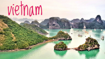Vietnam Travel 🇻🇳 Halong Bay Island sightseeing ship tour - famous sightseeing trip from Hanoi