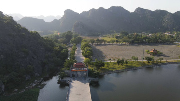 Les Temples Dinh & Le à Hoa Lu, Ninh Binh. Les Temples Dinh & Le à Hoa Lu, Ninh Binh.