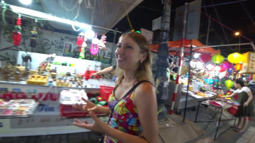 Ночной рынок Сон Тра. Дананг. Вьетнам (Son Tra Night market. Danang. Vietnam)
