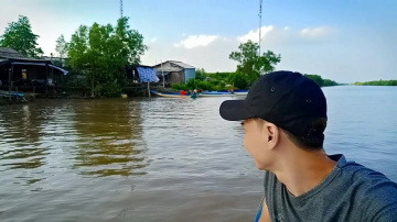 S&Ocirc;NG NƯỚC C&Agrave; MAU: Nh&agrave; Tr&ecirc;n S&ocirc;ng Mua Gạo Vất Vả Qu&aacute; | Vu Raul Le